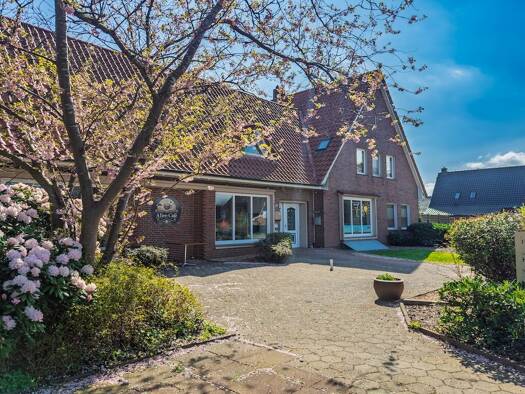 Mehrfamilienhaus zum Kauf als Kapitalanlage geeignet 545.000 € 9 Zimmer 435 m² 1.407 m² Grundstück Burhave Butjadingen 26969
