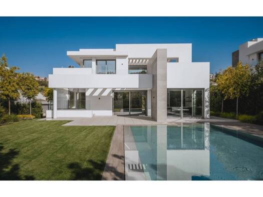 Chalet zum Kauf 2.625.000 € 5 Zimmer 656 m² 808 m² Grundstück Estepona 29688