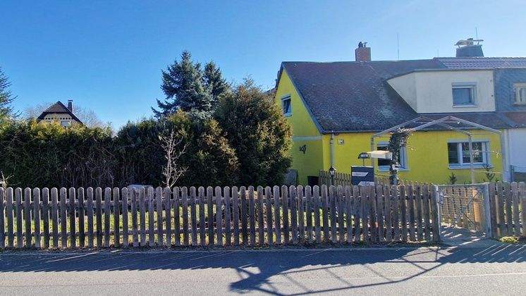 Immobilie in Wermsdorf - Familientraum mit Entwicklungspotenzial - DHH mit Garage & grünem Garten - Bild 2