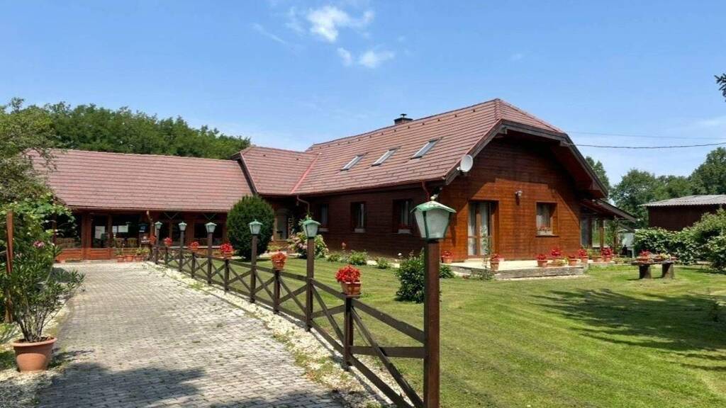 Haus zum Kauf 650.000 € 5 Zimmer 251 m² 18.000 m² Grundstück Bajánsenye 9944