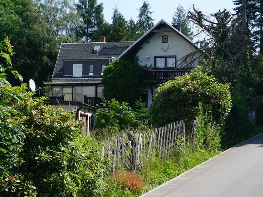 Einfamilienhaus zum Kauf 247.000 € 9 Zimmer 157 m² 680 m² Grundstück frei ab sofort Breitenlehn 9 Adelsberg Adelsberg 09127