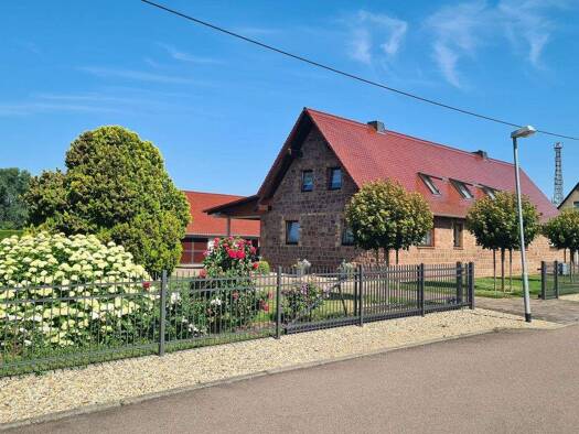 Einfamilienhaus zum Kauf als Kapitalanlage geeignet 749.000 € 8 Zimmer 237 m² 2.500 m² Grundstück Beidersee Petersberg 06193