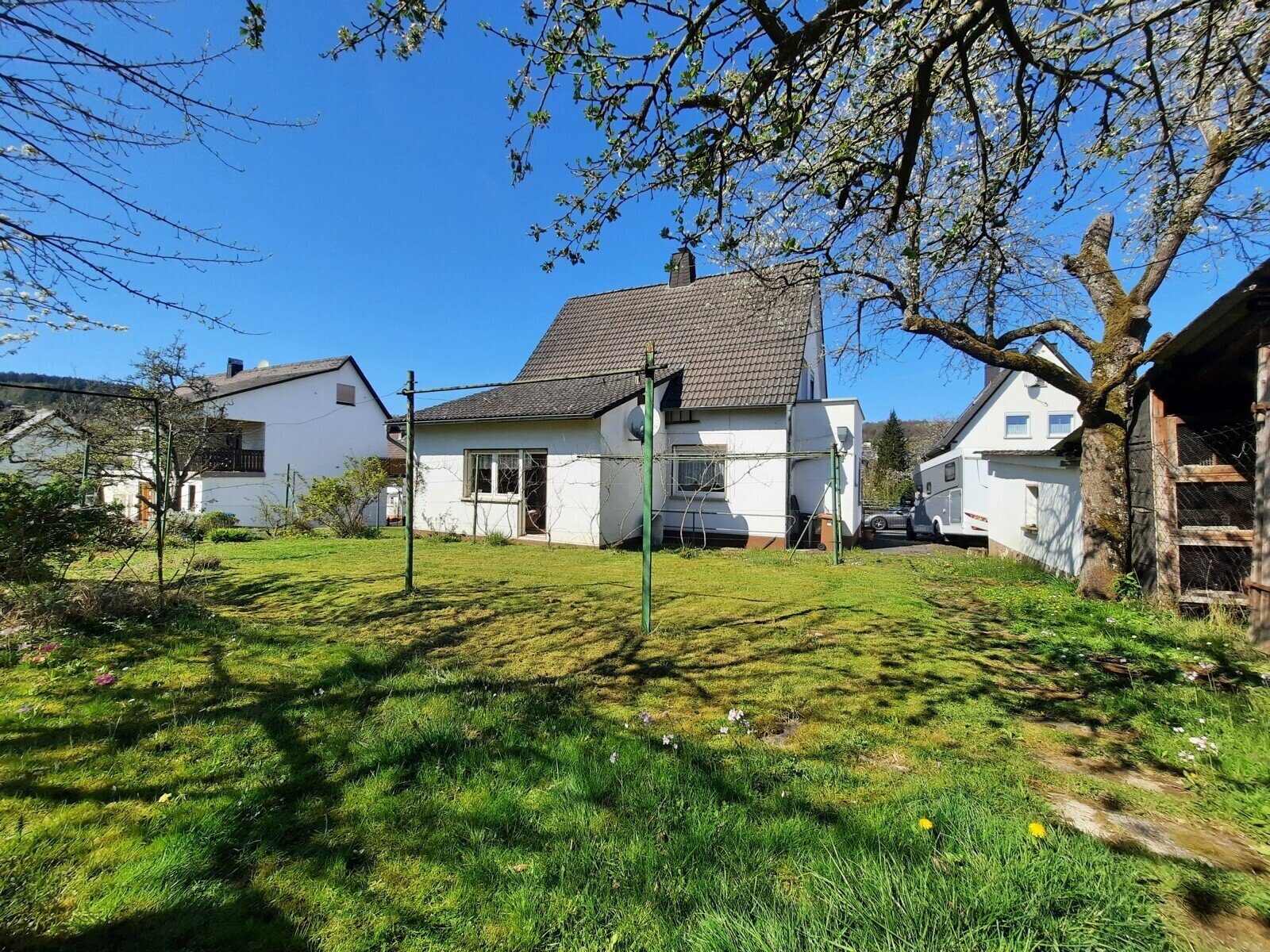 Einfamilienhaus zum Kauf 6 Zimmer 145 m²<br/>Wohnfläche 756 m²<br/>Grundstück Kirschhofen Weilburg-Kirschhofen 35781