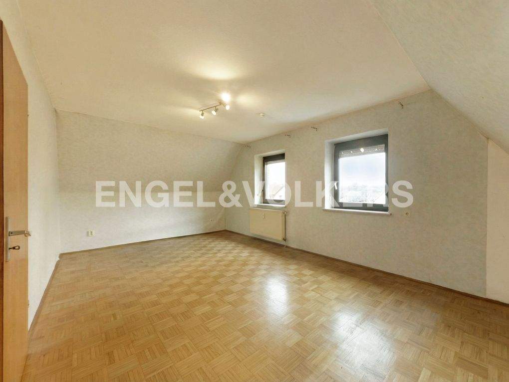 Immobilie in Ebrach - Charmante Doppelhaushälfte mit Geschichte und Gestaltungspotenzial - Bild 1