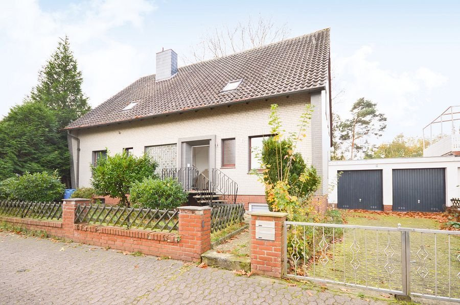 Mehrfamilienhaus zum Kauf 480.000 € 8 Zimmer 210 m²<br/>Wohnfläche 1.411 m²<br/>Grundstück Burgdorf - West Burgdorf 31302