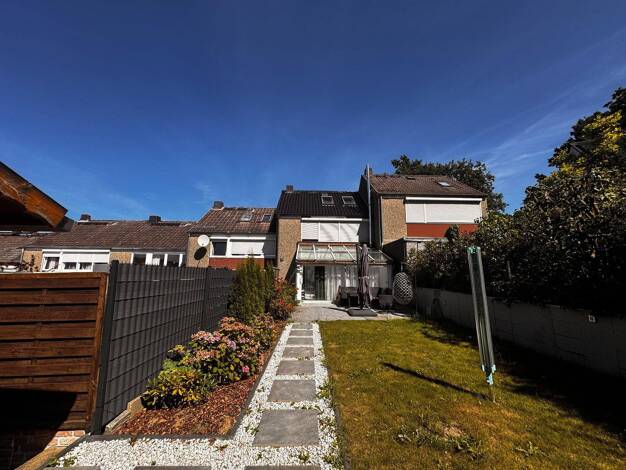 Reihenmittelhaus zum Kauf provisionsfrei 365.000 € 4 Zimmer 107 m² 368 m² Grundstück Höchelsberg 52 Geesthacht 21502