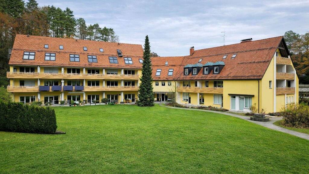 Mehrfamilienhaus zum Kauf als Kapitalanlage geeignet 3.575 m² 11.000 m² Grundstück Viktor-von-Scheffel-Str. 38 Gößweinstein 91327