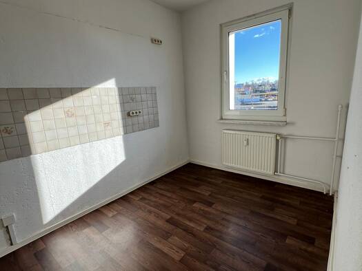Wohnung zur Miete 530 € 4 Zimmer 95,7 m² 5. Geschoss frei ab sofort Zeitz 06712