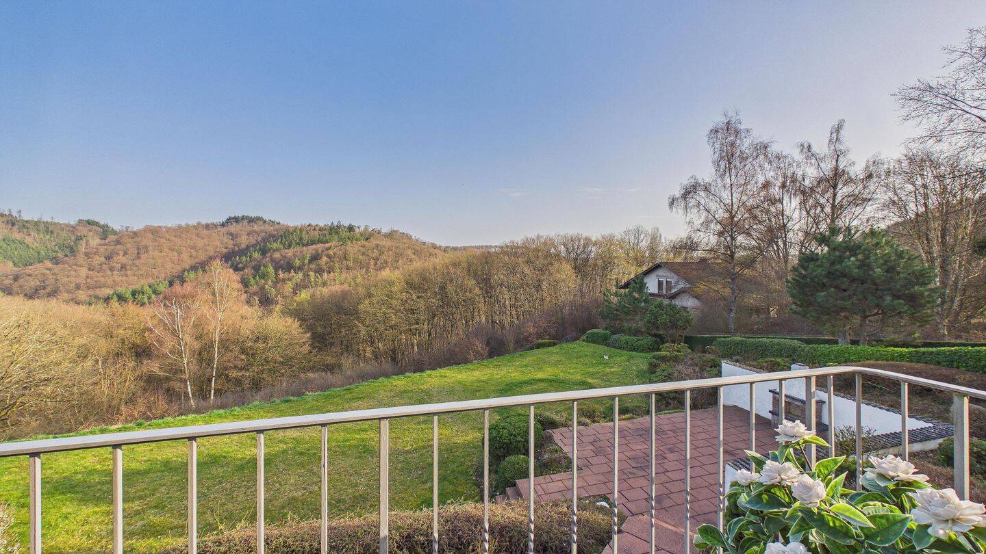 Immobilie in Niederbreitbach - Freistehendes Einfamilienhaus - wohnen mit Panorama und Großzügigkeit - Bild 1