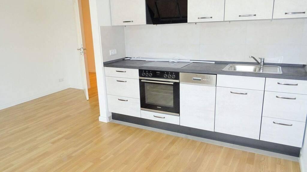 Wohnung zur Miete 325 € 2 Zimmer 50 m² 1. Geschoss Werdau 08412