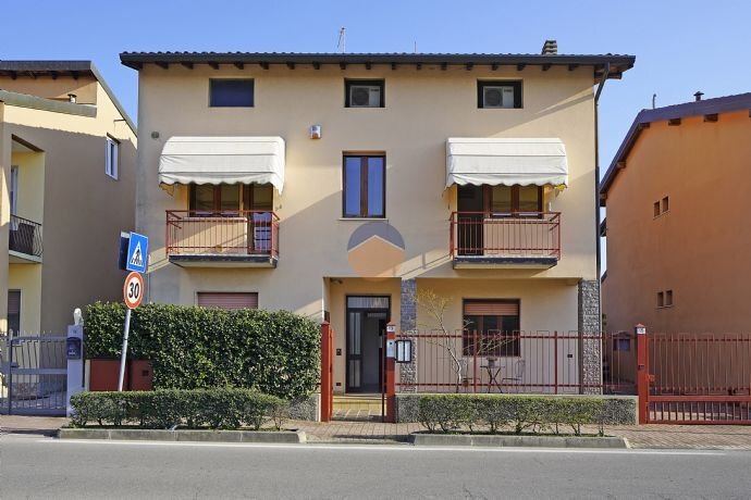 Einfamilienhaus zum Kauf 540.000 € 8 Zimmer 396 m²<br/>Wohnfläche ab sofort<br/>Verfügbarkeit Via D&#39;Annunzio Manerba del Garda