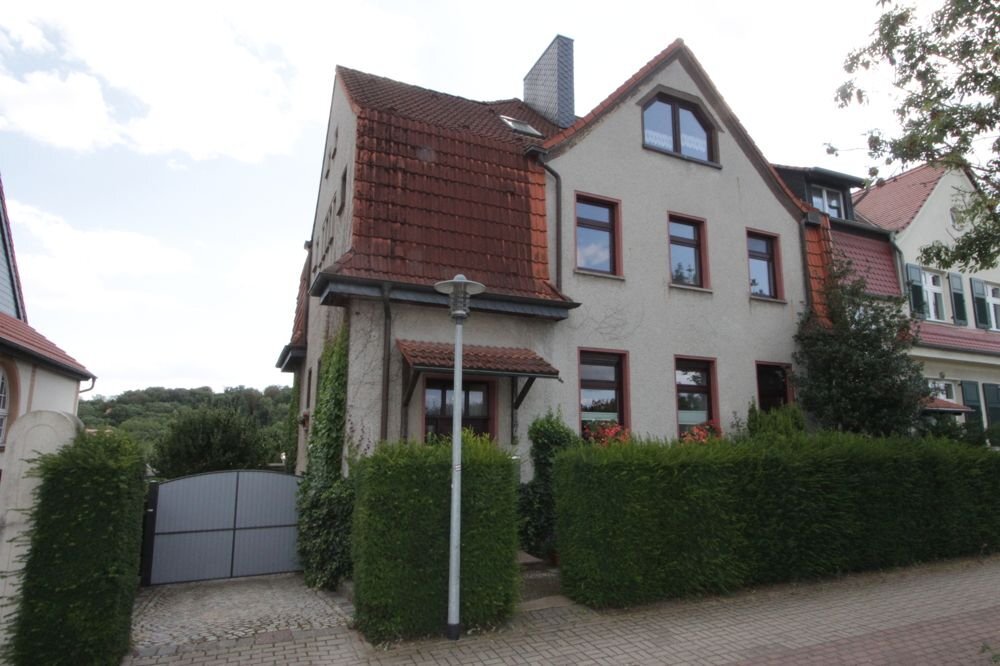 Mehrfamilienhaus zum Kauf 320.000 € 8 Zimmer 295 m²<br/>Wohnfläche 704 m²<br/>Grundstück Ermslebener Straße 32 Aschersleben Aschersleben 06449