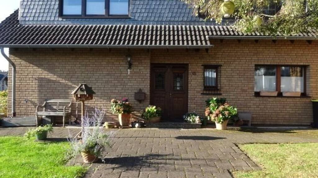 Mehrfamilienhaus zum Kauf als Kapitalanlage geeignet 790.000 € 7 Zimmer 307 m² 961 m² Grundstück Overath 51491
