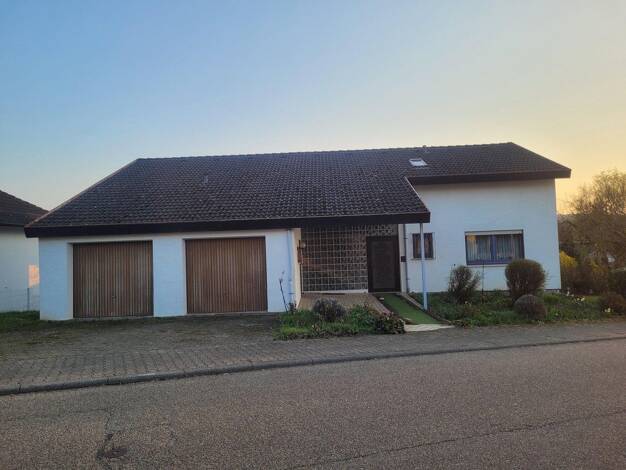 Einfamilienhaus zum Kauf provisionsfrei 580.000 € 8 Zimmer 252 m² 697 m² Grundstück Bretten Bretten 75015