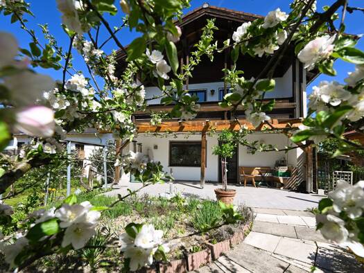 Mehrfamilienhaus zum Kauf 880.000 € 6 Zimmer 200 m² 1.019 m² Grundstück frei ab sofort Rohrdorf Rohrdorf 83101