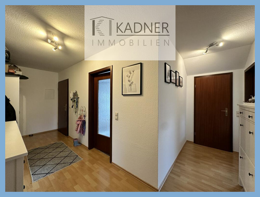 Wohnung zur Miete 490 € 3 Zimmer 89 m²<br/>Wohnfläche 4.<br/>Geschoss 01.01.2025<br/>Verfügbarkeit Str. des Friedens 10 Ellefeld 08236