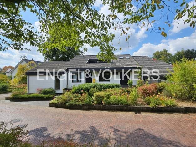 Einfamilienhaus zum Kauf 1.050.000 € 10 Zimmer 215 m² 1.320 m² Grundstück Querum Wabe - Schunter - Beberbach 38108
