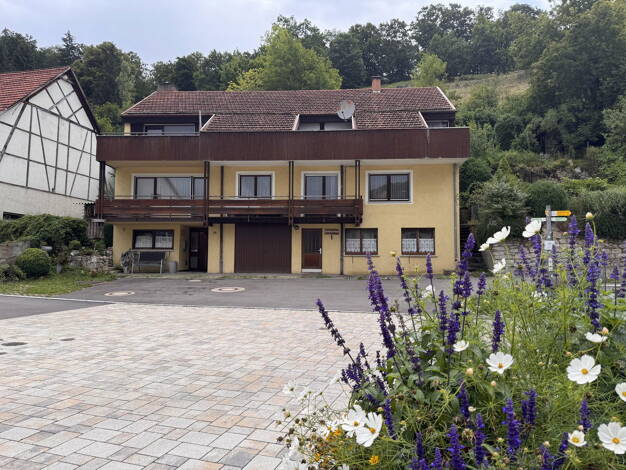 Einfamilienhaus zum Kauf provisionsfrei 450.000 € 10 Zimmer 197 m² 452 m² Grundstück Fürstenbergstraße 14 Bichishausen Münsingen-Bichishausen 72525