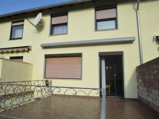 Reihenmittelhaus zum Kauf 209.000 € 4 Zimmer 90 m² 207 m² Grundstück Merzig 66663