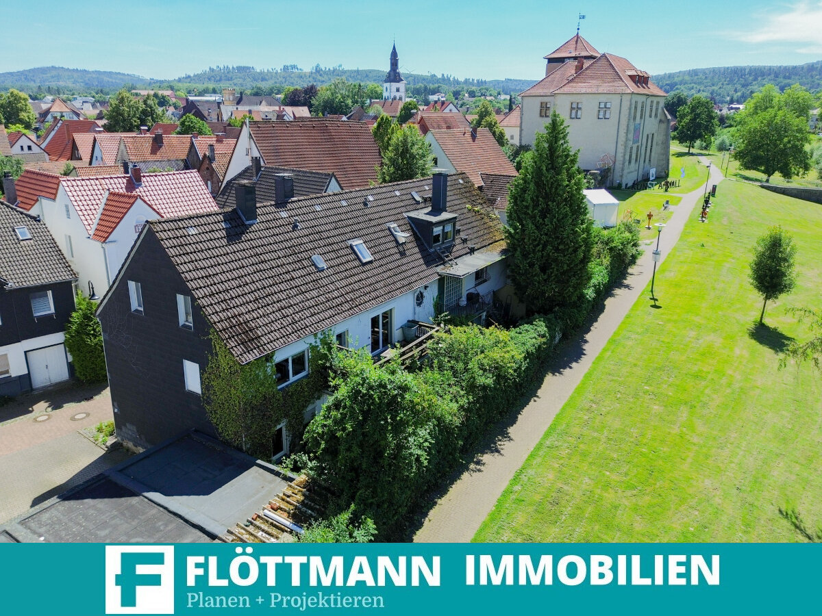 Mehrfamilienhaus zum Kauf 124.000 € 9 Zimmer 220 m²<br/>Wohnfläche 551 m²<br/>Grundstück Horn Horn-Bad Meinberg 32805