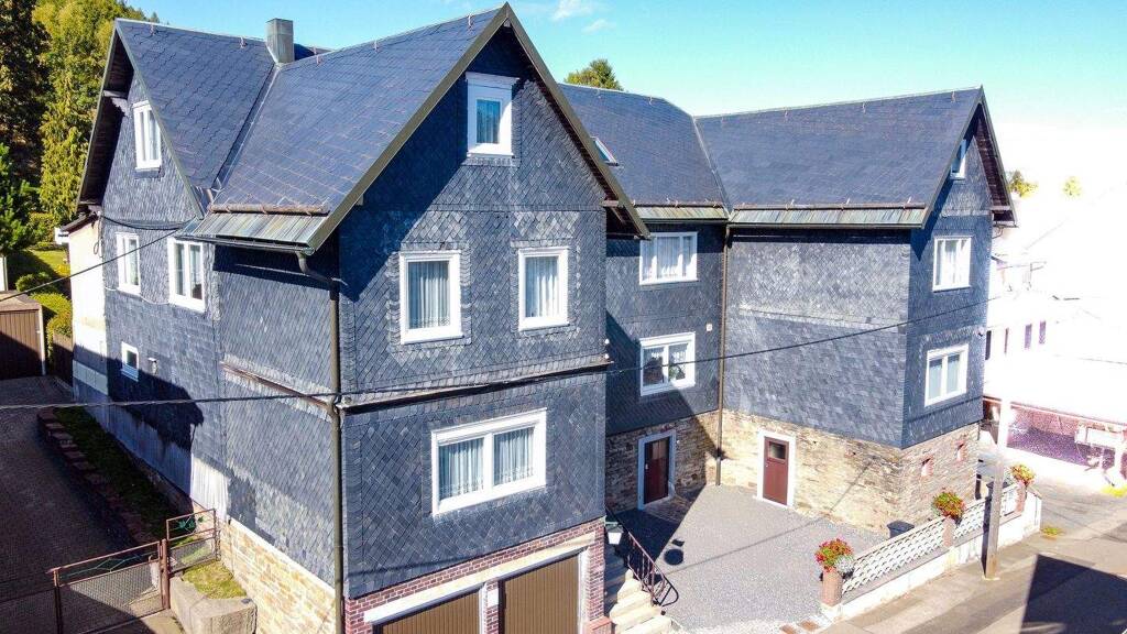 Haus zum Kauf 194.800 € 22 Zimmer 406 m² 2.078 m² Grundstück frei ab sofort Neuhaus 98724