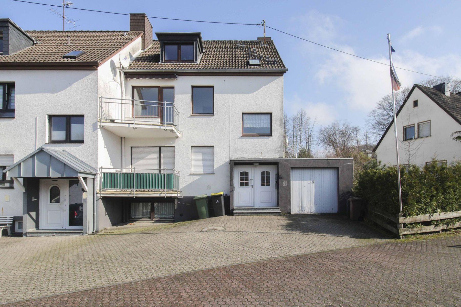 Mehrfamilienhaus zum Kauf als Kapitalanlage geeignet 369.000 € 9 Zimmer 167 m²<br/>Wohnfläche 301,1 m²<br/>Grundstück Heide Lohmar 53797