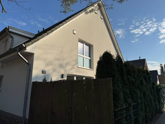 Reihenhaus zur Miete 1.900 € 4 Zimmer 93 m² 133 m² Grundstück frei ab 01.05.2026 Iserbrook Hamburg 22589