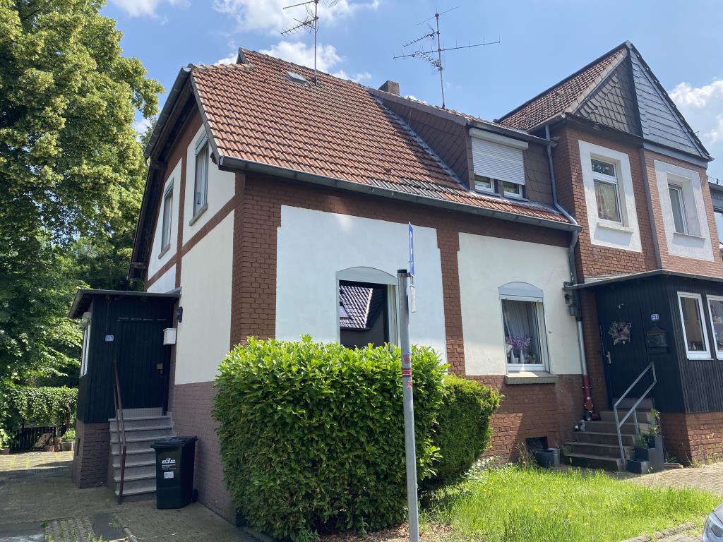 Mehrfamilienhaus zum Kauf provisionsfrei 279.000 € 6 Zimmer 135,5 m²<br/>Wohnfläche 583 m²<br/>Grundstück Stiftsdamenwald 21/21a Stoppenberg Essen 45141