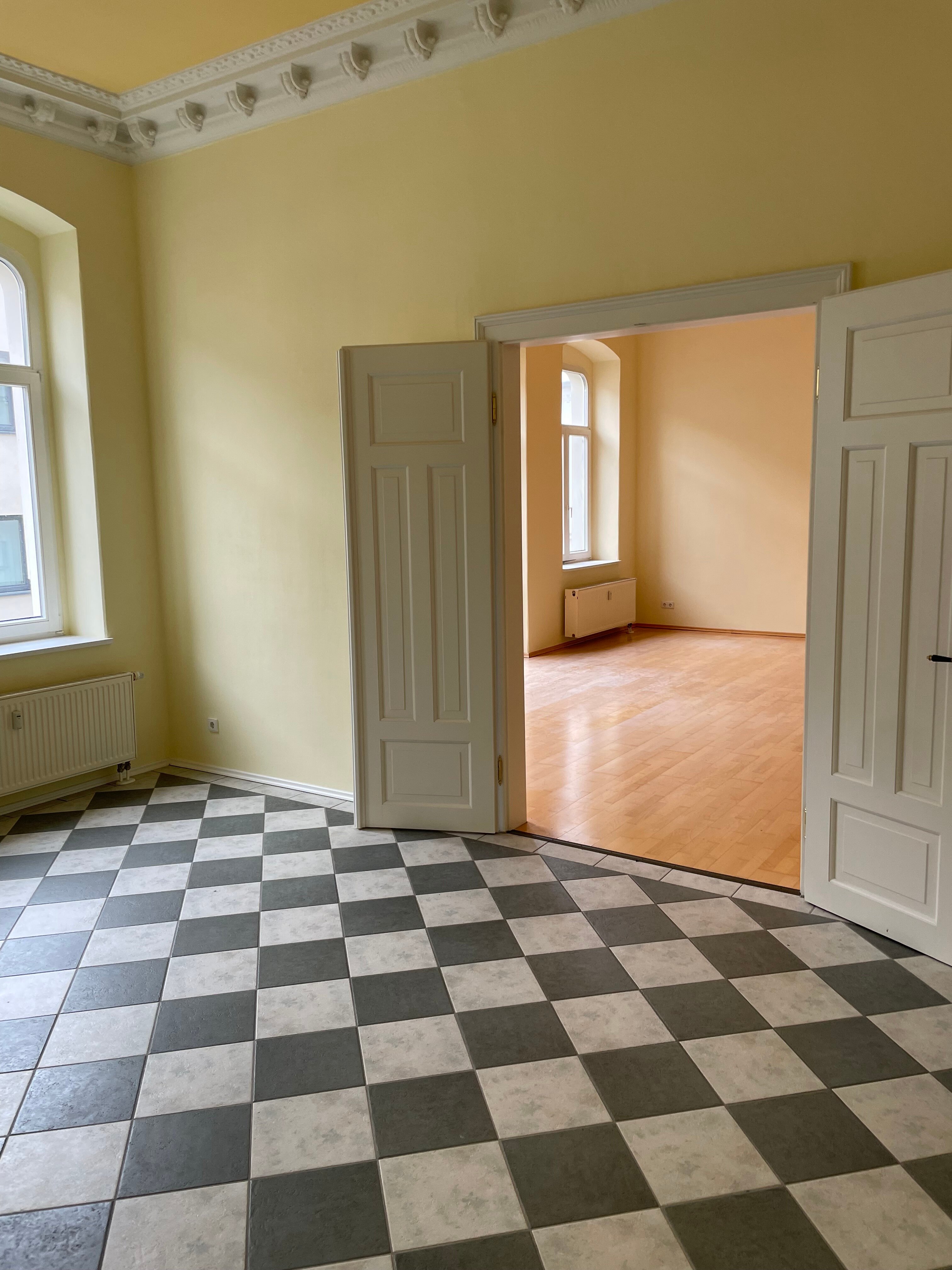 Wohnung zur Miete 780 € 5 Zimmer 150 m²<br/>Wohnfläche 1.<br/>Geschoss ab sofort<br/>Verfügbarkeit Carolastraße  24 Mitte - West 135 Zwickau 08056