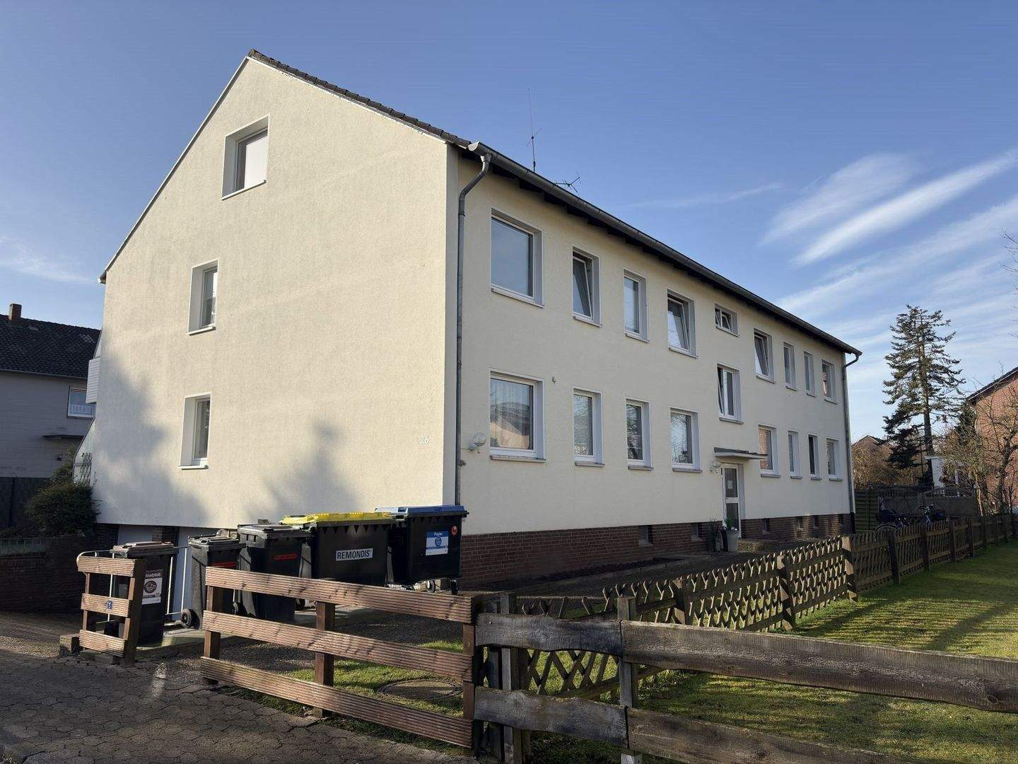 Immobilie in Sehnde - Sehnde OT Ilten: Top gepflegtes und bereits modernisiertes Mehrfamilienhaus - Bild 0