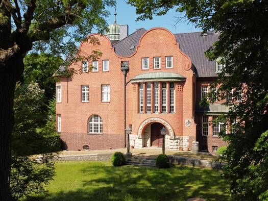 Schloss zum Kauf 2.700.000 € 25 Zimmer 1.291 m² 19.582 m² Grundstück Libnitz 18569