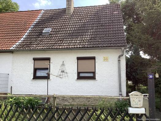 Doppelhaushälfte zum Kauf 30.000 € 3 Zimmer 70 m² 2.907 m² Grundstück Dalldorfer Straße 36 Heynburg Gröningen 39397