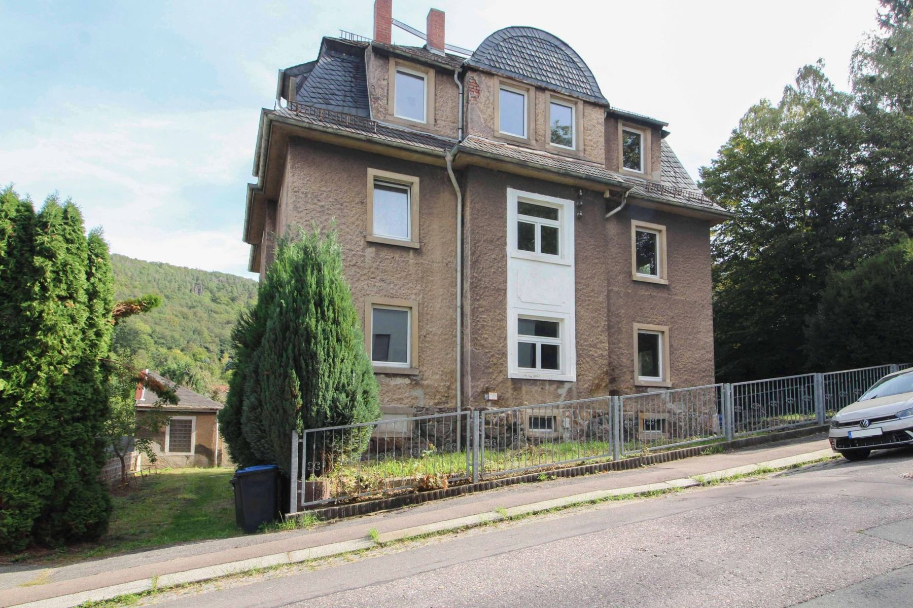 Mehrfamilienhaus zum Kauf 215.000 € 12 Zimmer 300,1 m²<br/>Wohnfläche 760,1 m²<br/>Grundstück Freital Freital 01705