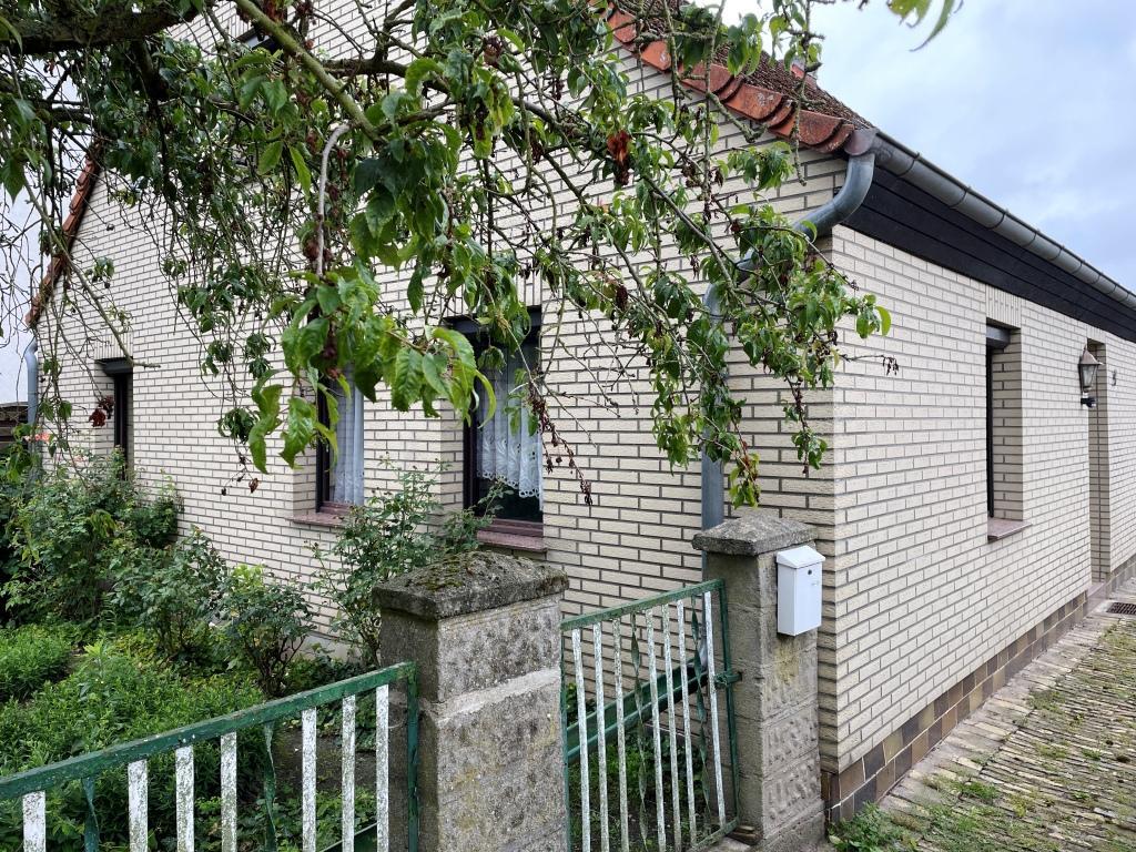 Einfamilienhaus zum Kauf 215.000 € 5 Zimmer 130 m²<br/>Wohnfläche 2.201 m²<br/>Grundstück ab sofort<br/>Verfügbarkeit Buschow Märkisch Luch 14715