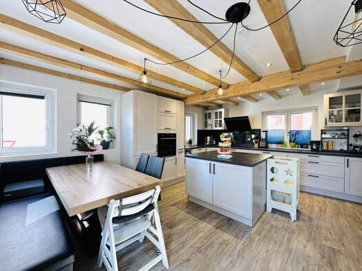 Einfamilienhaus zum Kauf 259.000 € 8 Zimmer 160 m² 791 m² Grundstück frei ab sofort Böttigheim Neubrunn 97277