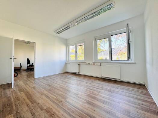 Bürofläche zur Miete 390 € 4 Zimmer 85 m² Bürofläche Straße der DSF 52 Brüsewitz Brüsewitz 19071