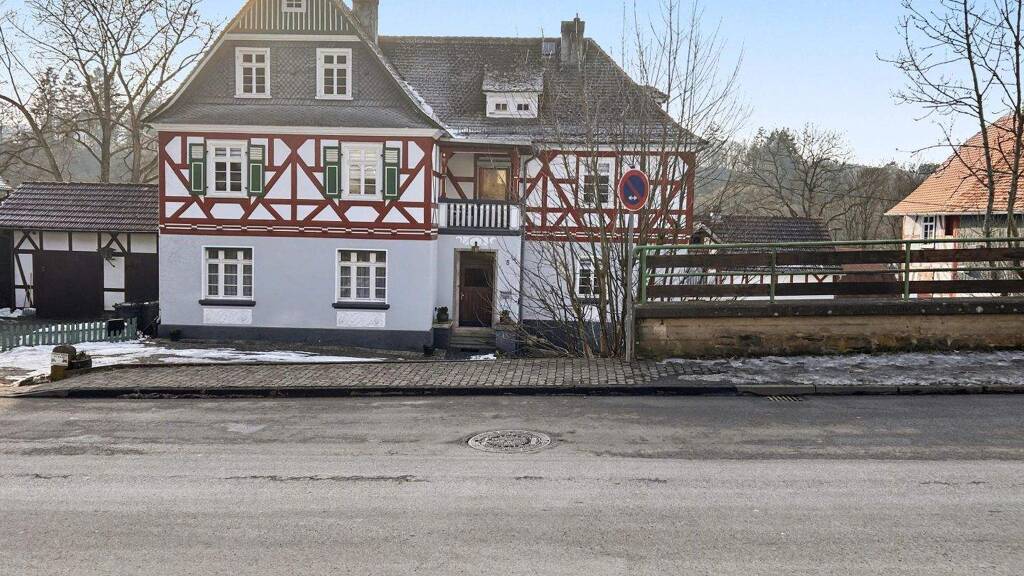 Einfamilienhaus zum Kauf 240.000 € 9 Zimmer 192,9 m² 1.170 m² Grundstück Hatzfeld 35116