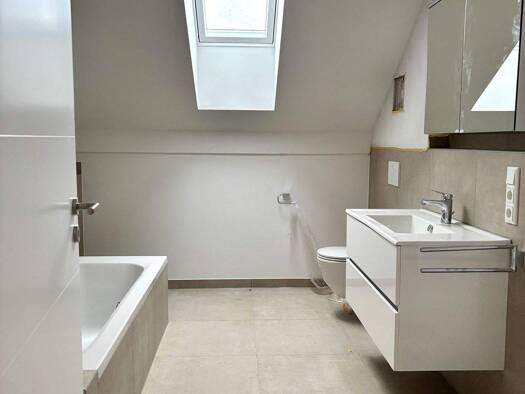 Wohnung zur Miete - Erstbezug 1.465 € 4 Zimmer 118 m² 2. Geschoss Tiefenbach 94113