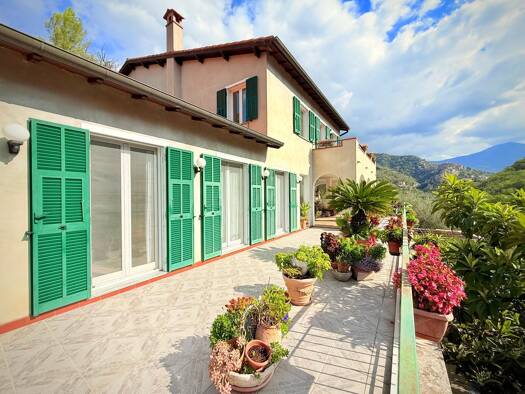 Mehrfamilienhaus zum Kauf 580.000 € 10 Zimmer 190 m² 8.716 m² Grundstück frei ab sofort Via IV Novembre 32 Apricale 18035