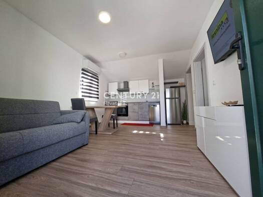 Wohnung zur Miete 650 € 1 Zimmer 40 m² Zadar 23000