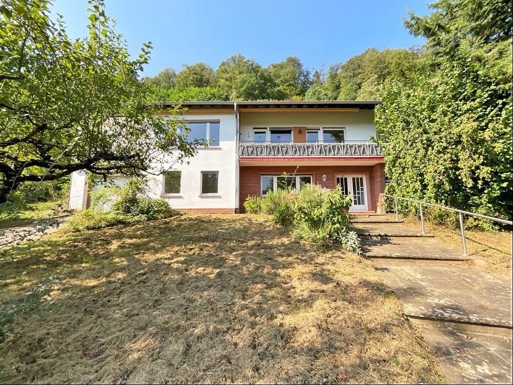 Einfamilienhaus zum Kauf 299.000 € 7 Zimmer 190 m²<br/>Wohnfläche 2.951 m²<br/>Grundstück ab sofort<br/>Verfügbarkeit Laudenbach 63925