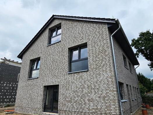 Doppelhaushälfte zur Miete - Erstbezug 1.820 € 5 Zimmer 140 m² 200 m² Grundstück frei ab 01.12.2026 Faldera Neumünster 24537