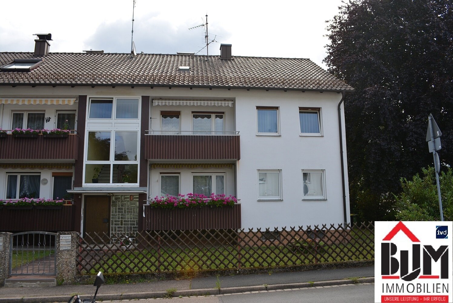 Mehrfamilienhaus zum Kauf 485.000 € 6 Zimmer 155 m²<br/>Wohnfläche 463 m²<br/>Grundstück ab sofort<br/>Verfügbarkeit Unterasbach Oberasbach 90522