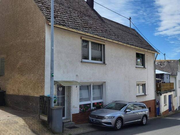 Haus zum Kauf 179.000 € 7 Zimmer 195,5 m² 560 m² Grundstück Urmersbach 56761