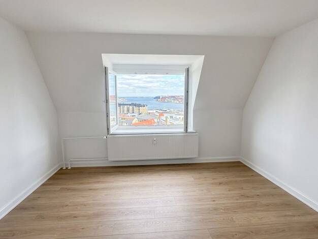 Wohnung zur Miete 945 € 3 Zimmer 87 m² 5. Geschoss frei ab 01.06.2026 Junkerhohlweg Neustadt Flensburg 24939