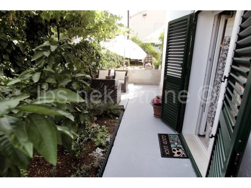 Haus zum Kauf 449.000 € 6 Zimmer 200 m²<br/>Wohnfläche 438 m²<br/>Grundstück Trogir center