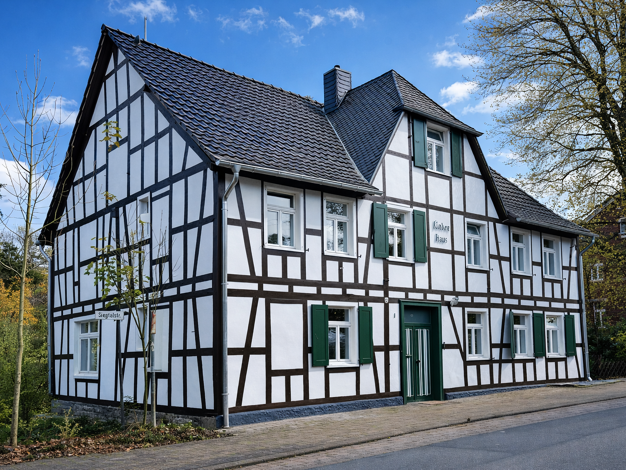 Mehrfamilienhaus zum Kauf als Kapitalanlage geeignet 9 Zimmer 240 m² 6.000 m² Grundstück Herchen Windeck 51570