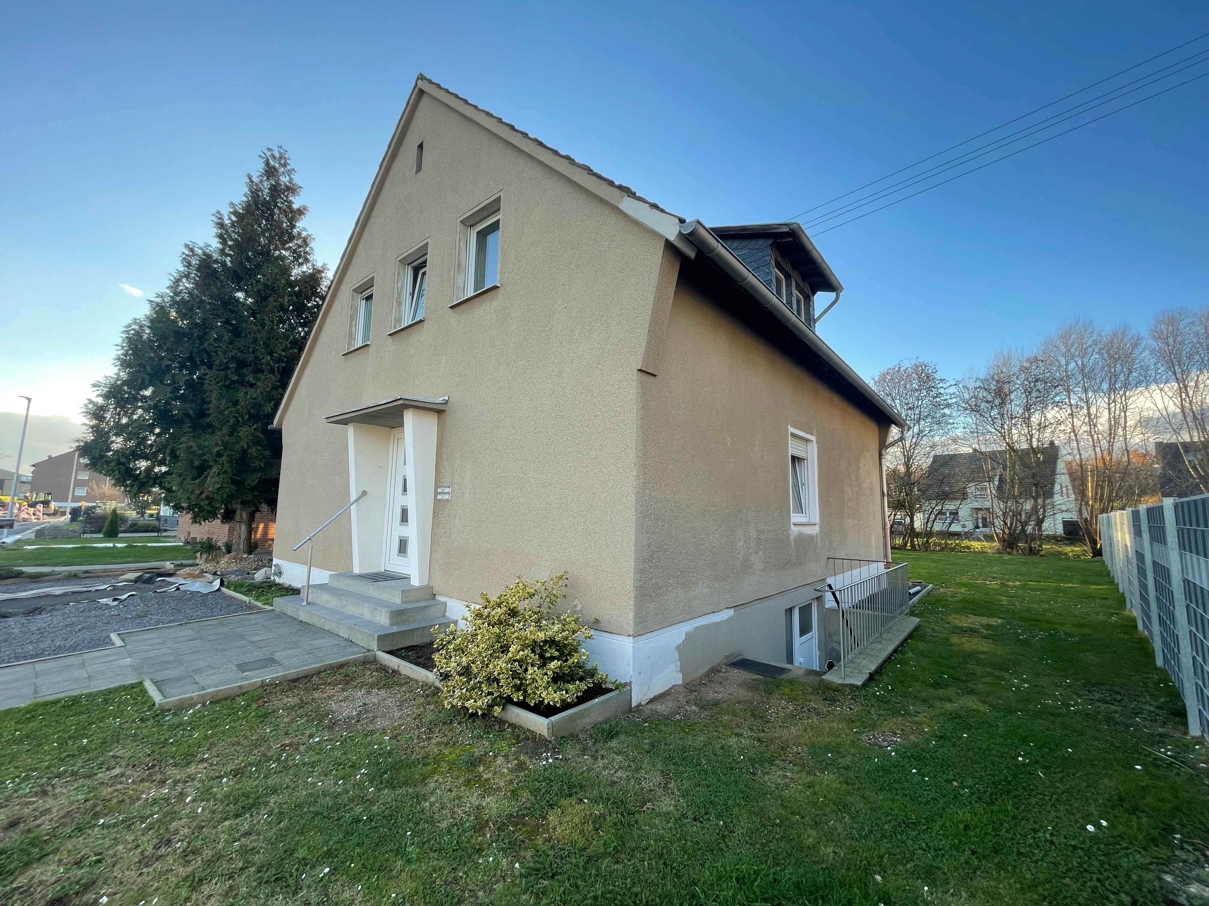 Haus zum Kauf 265.000 € 6 Zimmer 121 m²<br/>Wohnfläche 608 m²<br/>Grundstück ab sofort<br/>Verfügbarkeit Lilienstraße Roitzheim Euskirchen 53881