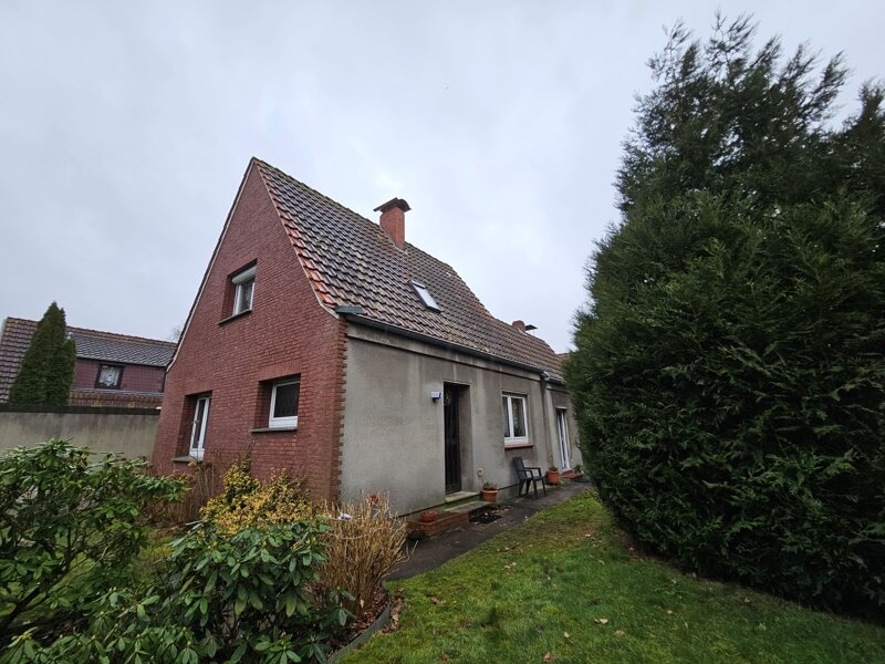 Einfamilienhaus zum Kauf 149.000 € 5 Zimmer 96 m²<br/>Wohnfläche 775 m²<br/>Grundstück Schwanewede Schwanewede 28790