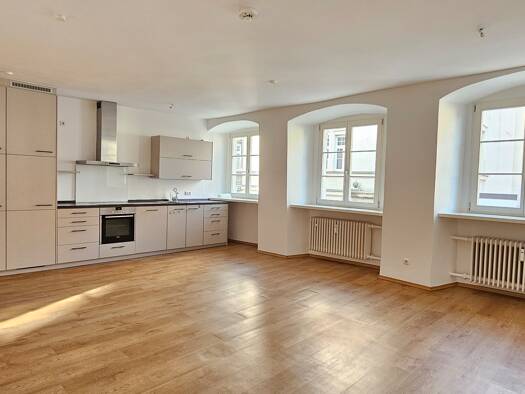 Wohnung zur Miete 1.080 € 2 Zimmer 77 m² 1. Geschoss frei ab sofort Innenstadt Regensburg 93047